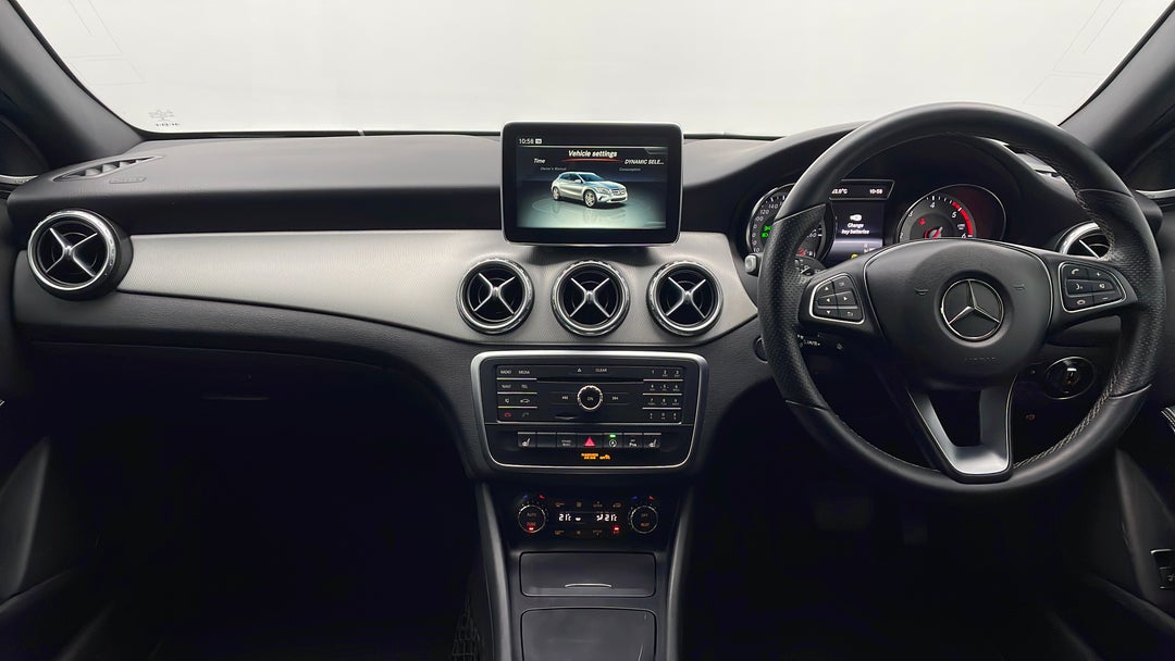 2016 Mercedes-benz GLA 200 D, Automatic, 82200 km, Dashboard View