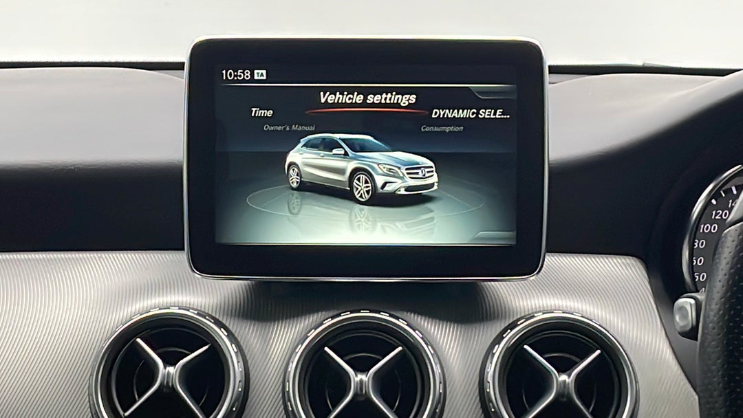 2016 Mercedes-benz GLA 200 D, Automatic, 82200 km, Infotainment System