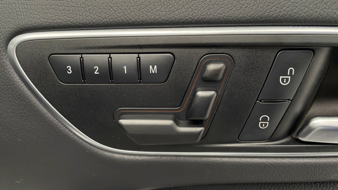 2016 Mercedes-benz GLA 200 D, Automatic, 82200 km, Drivers Side Adjustment Panel