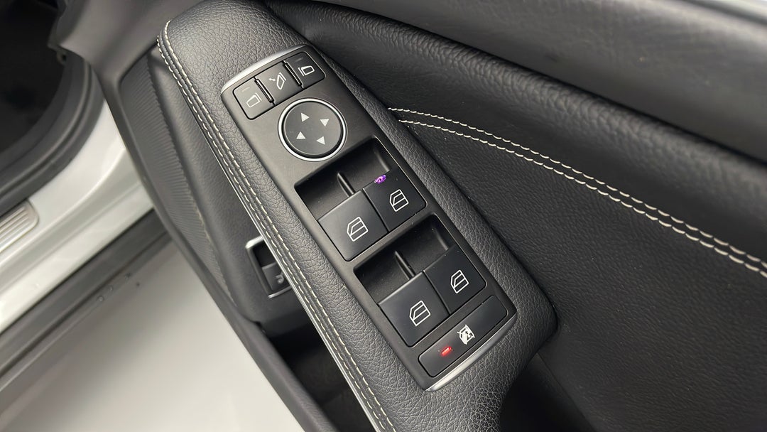 2016 Mercedes-benz GLA 200 D, Automatic, 82200 km, Drivers Side Door Panel Controls