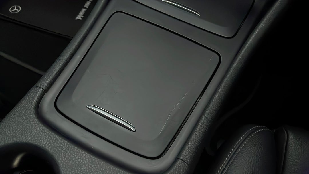 2016 Mercedes-benz GLA 200 D, Automatic, 82200 km, Center Console Scratch