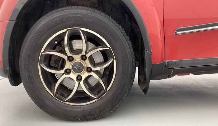 2014 Mahindra XUV500 W6 4X2, Diesel, Manual, 75,538 km, Left Front Wheel