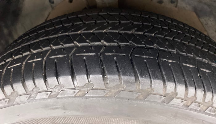 2014 Mahindra XUV500 W6 4X2, Diesel, Manual, 75,538 km, Right Front Tyre Tread