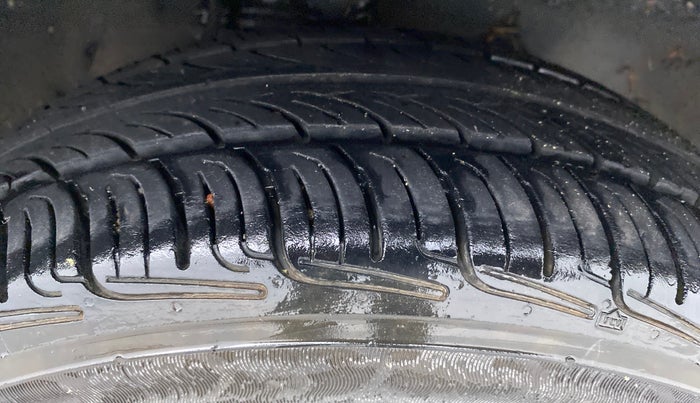 2015 Maruti Alto K10 VXI P, Petrol, Manual, 74,511 km, Right Front Tyre Tread