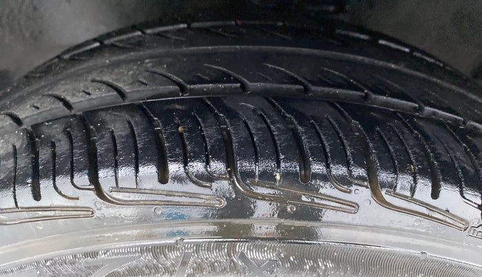 2015 Maruti Alto K10 VXI P, Petrol, Manual, 74,511 km, Left Front Tyre Tread