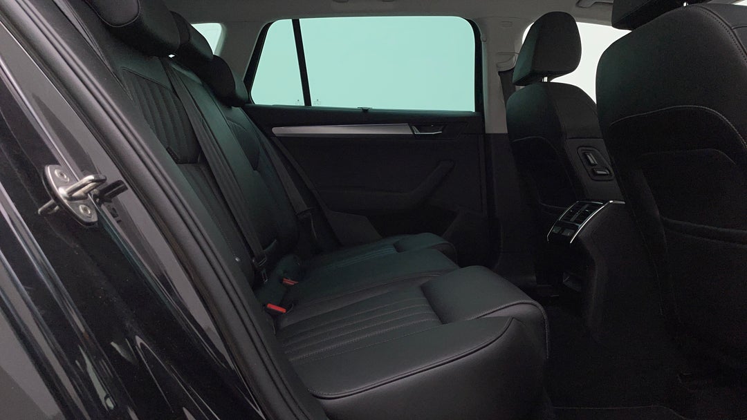 2018 SKODA Superb 162 Tsi, Automatic, 153857 km, Right Side Rear Door Cabin View
