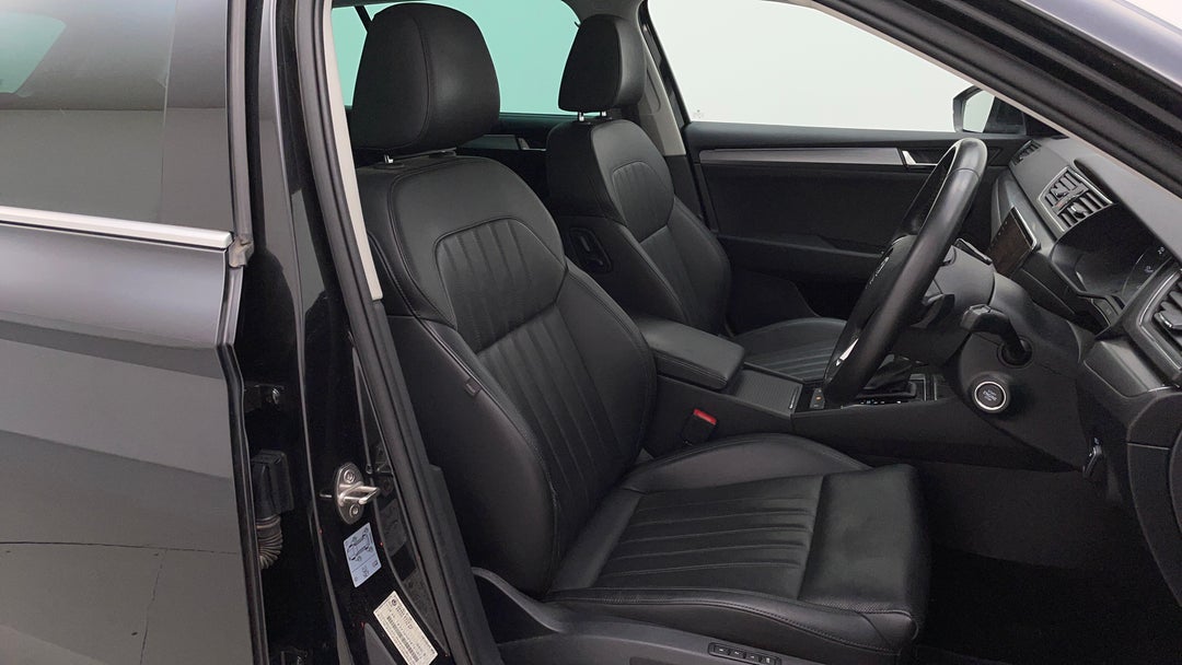 2018 SKODA Superb 162 Tsi, Automatic, 153857 km, Right Side Front Door Cabin View