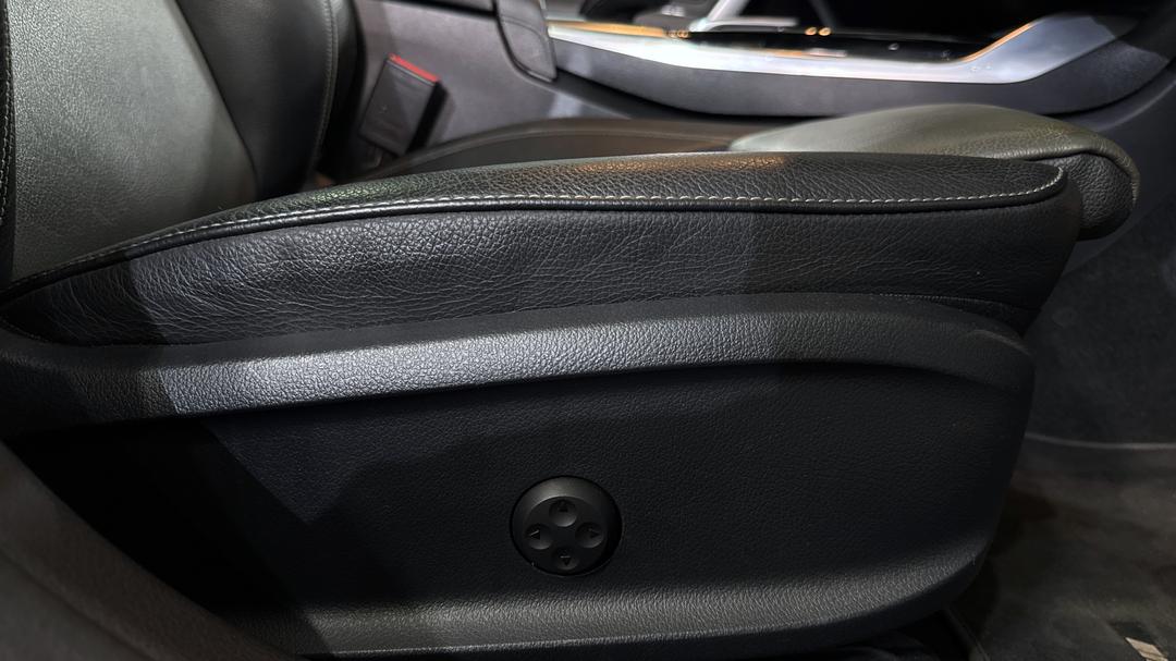 2021 Mercedes-amg A35 4matic, Automatic, 36519 km, Drivers Side Adjustment Panel