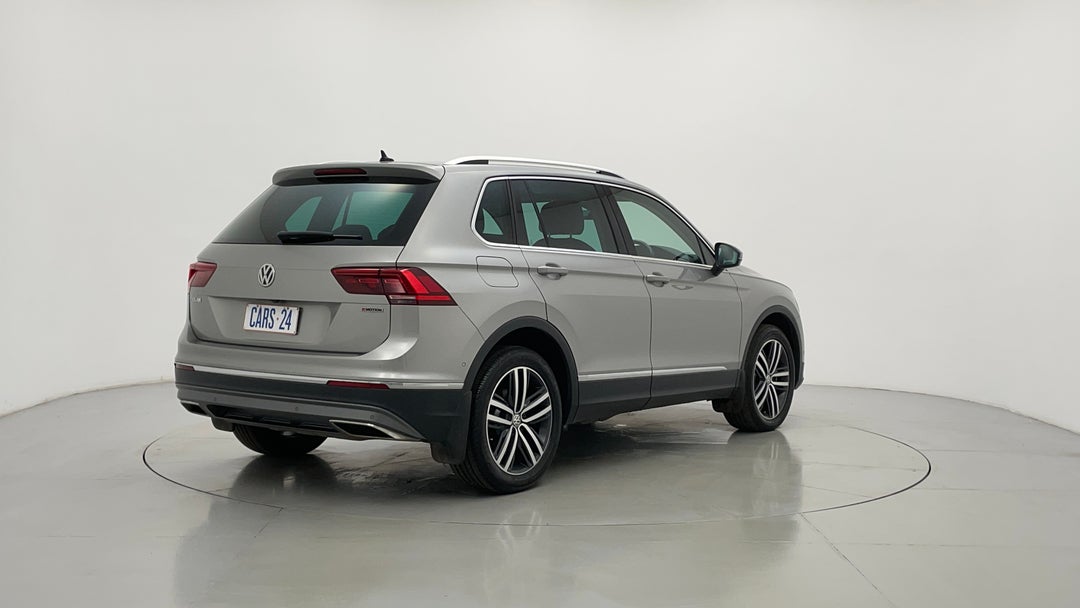 Right Back Diagonal (45- Degree) View