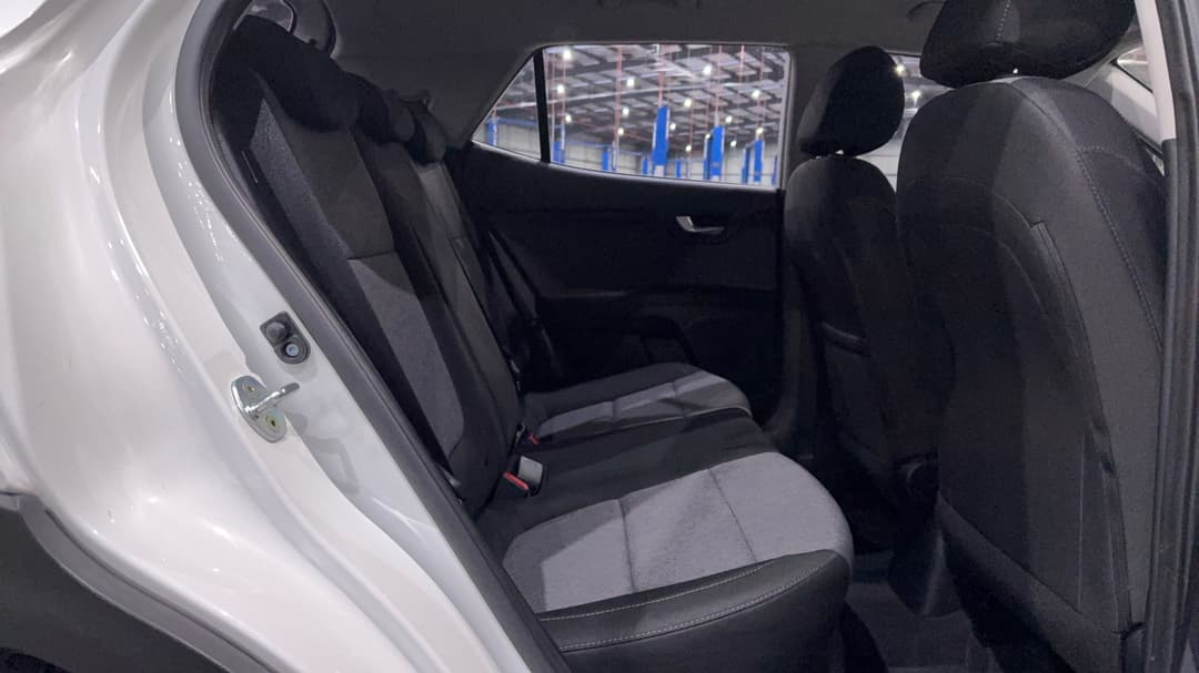 2022 Kia Stonic S, Automatic, 38722 km, Right Side Rear Door Cabin View