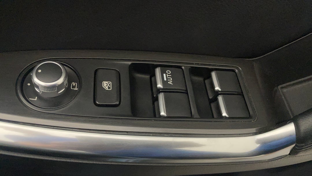 2015 Mazda CX-5 Akera (4x4), Automatic, 125614 km, Drivers Side Door Panel Controls