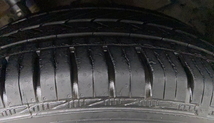 2016 Maruti Swift Dzire ZXI, Petrol, Manual, 30,617 km, Left Front Tyre Tread