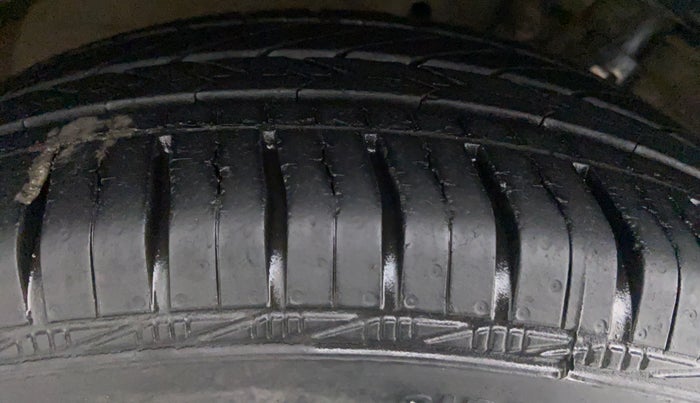 2016 Maruti Swift Dzire ZXI, Petrol, Manual, 30,617 km, Right Rear Tyre Tread
