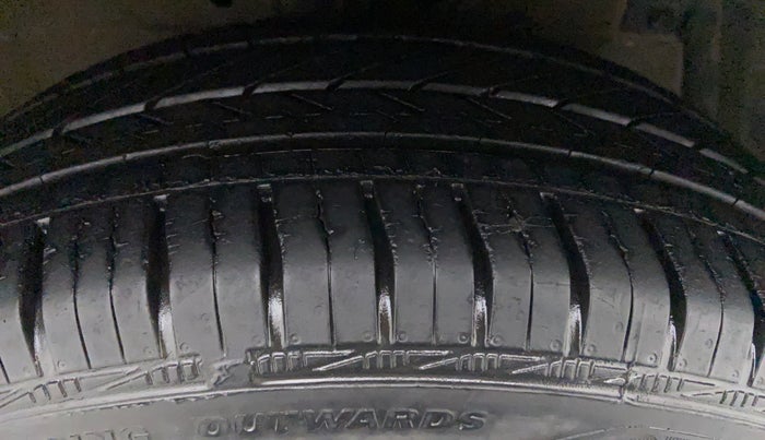 2016 Maruti Swift Dzire ZXI, Petrol, Manual, 30,617 km, Right Front Tyre Tread