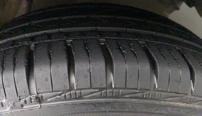 2016 Maruti Swift Dzire ZXI, Petrol, Manual, 30,617 km, Left Rear Tyre Tread