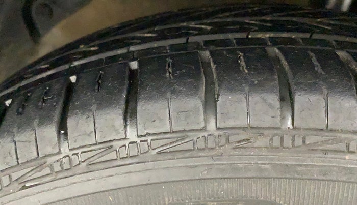 2018 Hyundai Grand i10 SPORTZ 1.2 KAPPA VTVT, Petrol, Manual, 17,329 km, Left Front Tyre Tread