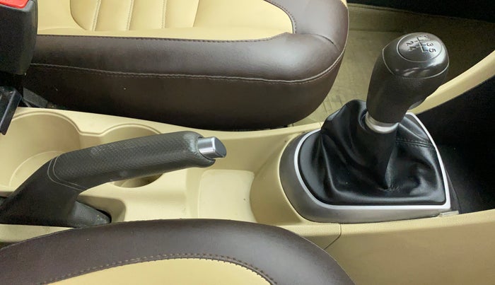 2016 Hyundai Verna FLUIDIC 1.4 VTVT, Petrol, Manual, 71,322 km, Gear Lever