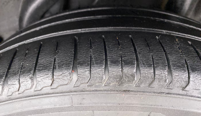 2018 Hyundai Verna 1.4 VTVT EX, Petrol, Manual, 32,296 km, Left Rear Tyre Tread