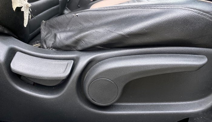 2018 Hyundai Verna 1.4 VTVT EX, Petrol, Manual, 32,296 km, Driver Side Adjustment Panel