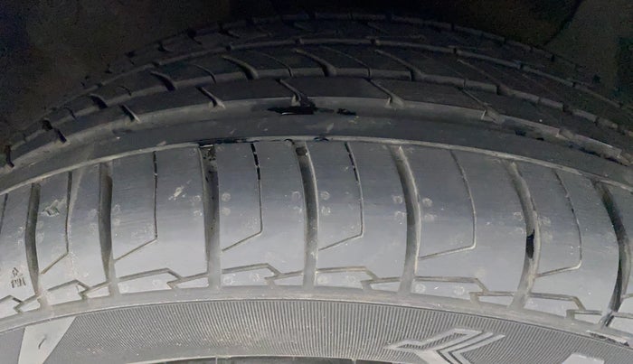 2015 Hyundai Elite i20 ASTA 1.2, Petrol, Manual, 89,816 km, Right Front Tyre Tread