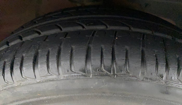 2018 Mahindra KUV 100 NXT K6+ P 6 STR, Petrol, Manual, 35,641 km, Right Front Tyre Tread