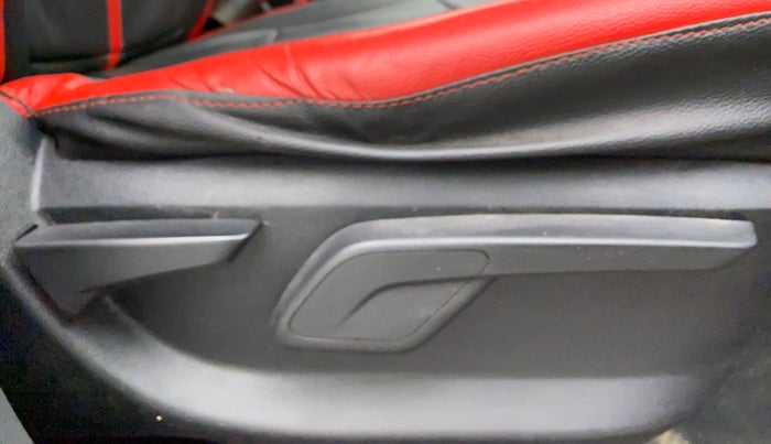 2018 Mahindra KUV 100 NXT K6+ P 6 STR, Petrol, Manual, 35,641 km, Driver Side Adjustment Panel