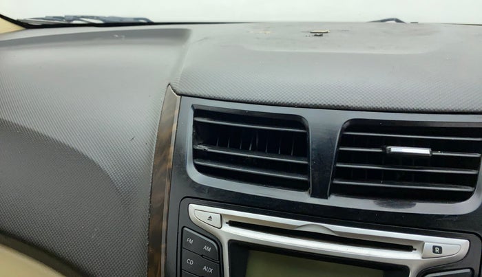 2014 Hyundai Verna FLUIDIC 1.6 VTVT SX, Petrol, Manual, 1,12,830 km, AC Unit - Front vent has minor damage