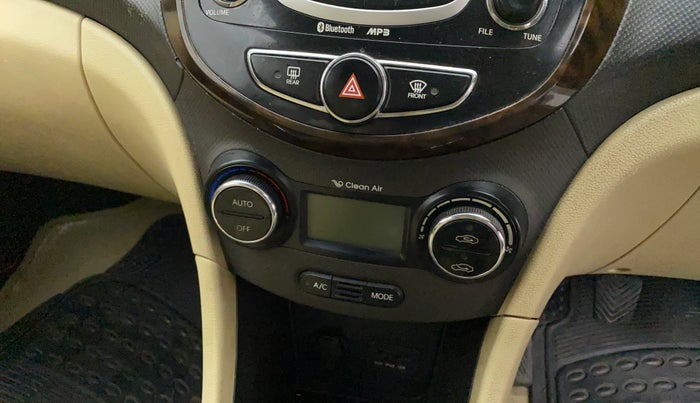 2014 Hyundai Verna FLUIDIC 1.6 VTVT SX, Petrol, Manual, 1,12,830 km, AC Unit - Directional switch has minor damage