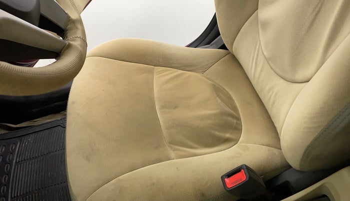 2014 Hyundai Verna FLUIDIC 1.6 VTVT SX, Petrol, Manual, 1,12,830 km, Driver seat - Cover slightly stained