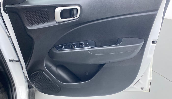 2020 Hyundai VENUE S MT 1.2 KAPPA, Petrol, Manual, 10,061 km, Driver Side Door Panels Control