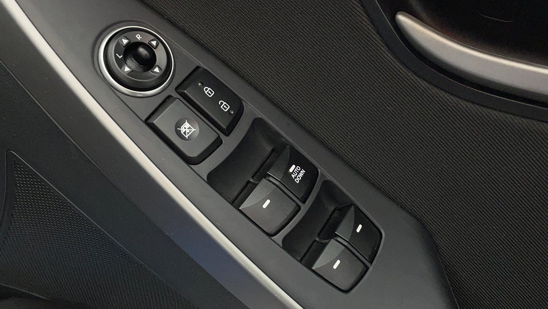 2016 Hyundai i30 Active, Automatic, 80023 km, Drivers Side Door Panel Controls