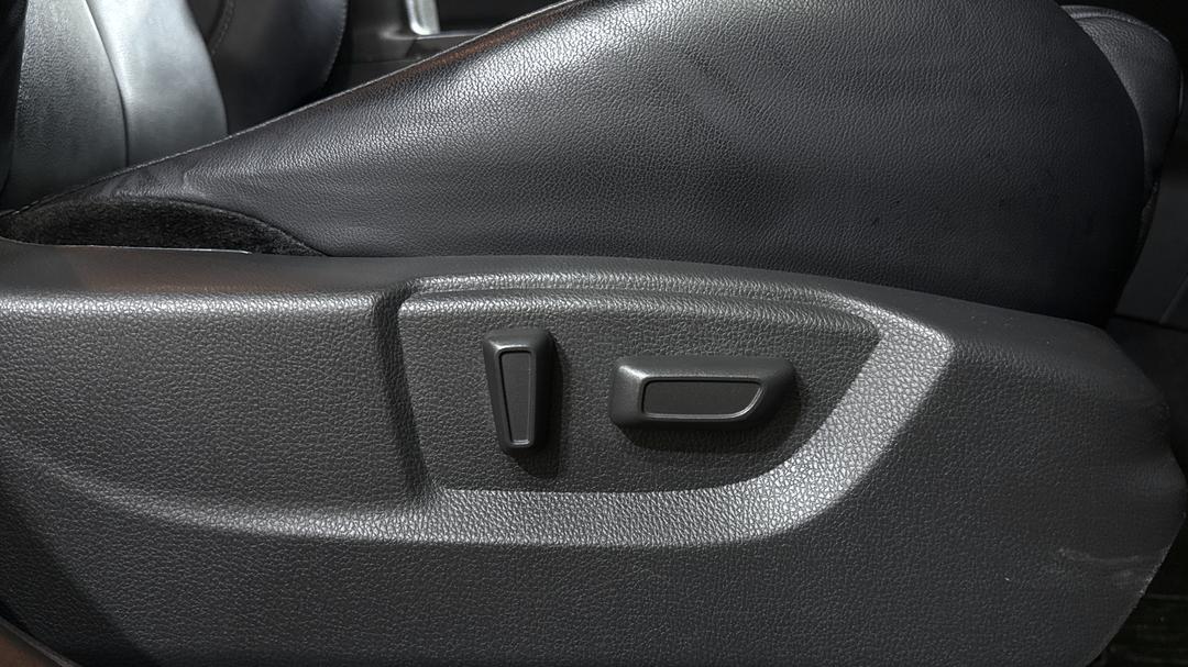 2024 Mitsubishi Eclipse Cross Exceed Phev (AWD), Automatic, 32174 km, Drivers Side Adjustment Panel