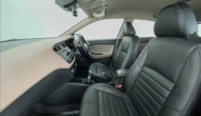 2015 Hyundai Elite i20 SPORTZ (O) 1.4, Diesel, Manual, 96,355 km, Right Side Front Door Cabin