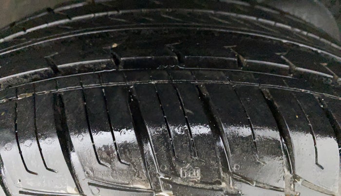 2017 Nissan Terrano XV PREMIUM D, Diesel, Manual, 92,636 km, Left Rear Tyre Tread