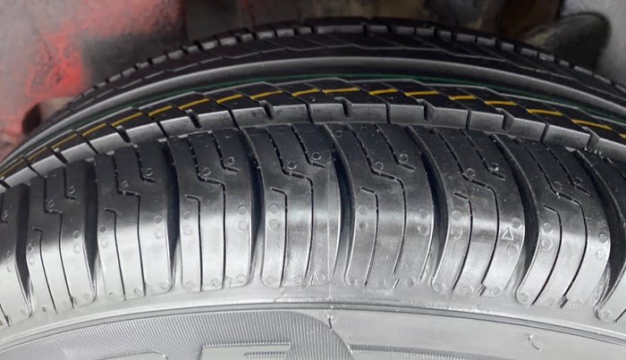 2018 Maruti Swift ZDI, Diesel, Manual, 61,863 km, Left Rear Tyre Tread