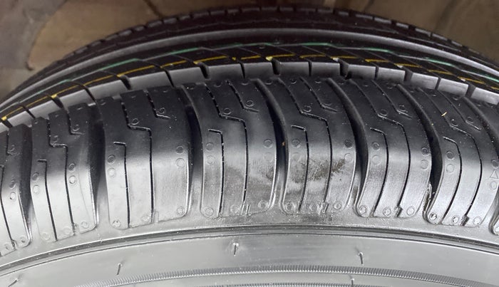 2018 Maruti Swift ZDI, Diesel, Manual, 61,863 km, Left Front Tyre Tread