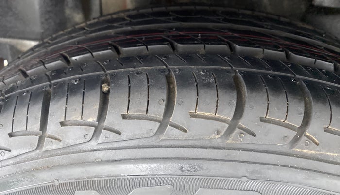 2018 Maruti Swift ZDI, Diesel, Manual, 61,863 km, Right Rear Tyre Tread
