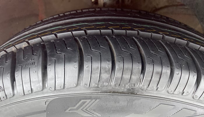 2018 Maruti Swift ZDI, Diesel, Manual, 61,863 km, Right Front Tyre Tread