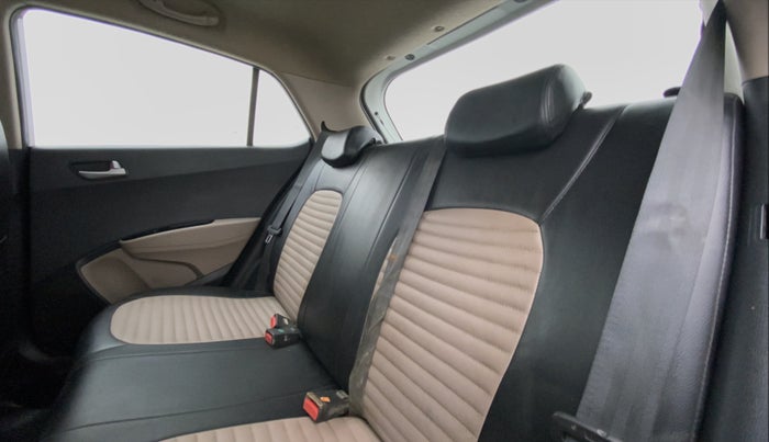 2014 Hyundai Grand i10 ASTA 1.2 AT VTVT, CNG, Automatic, 78,224 km, Right Side Rear Door Cabin
