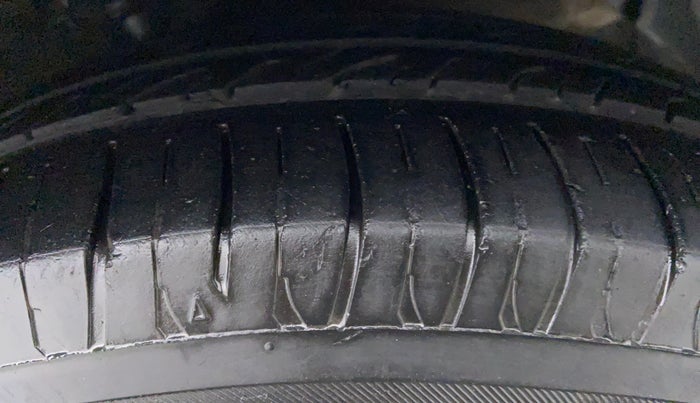 2014 Hyundai Grand i10 ASTA 1.2 AT VTVT, CNG, Automatic, 78,224 km, Left Front Tyre Tread