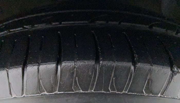 2014 Hyundai Grand i10 ASTA 1.2 AT VTVT, CNG, Automatic, 78,224 km, Right Front Tyre Tread