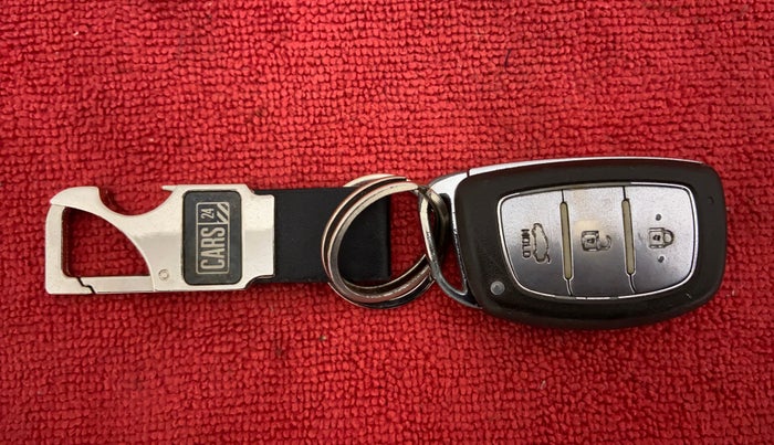 2014 Hyundai Grand i10 ASTA 1.2 AT VTVT, CNG, Automatic, 78,224 km, Key Close Up