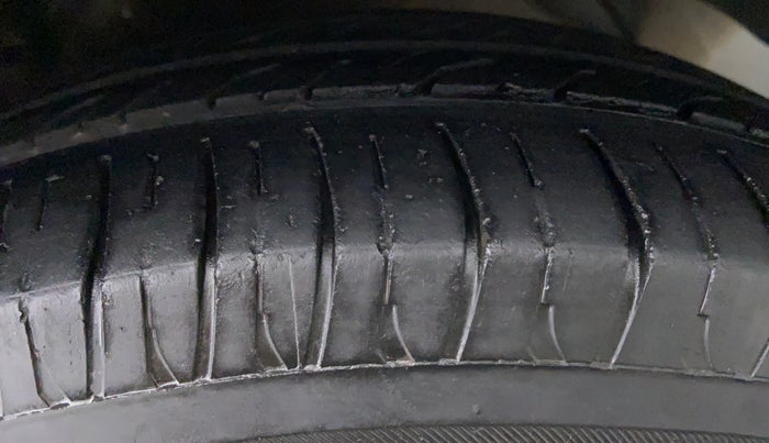 2014 Hyundai Grand i10 ASTA 1.2 AT VTVT, CNG, Automatic, 78,224 km, Left Rear Tyre Tread