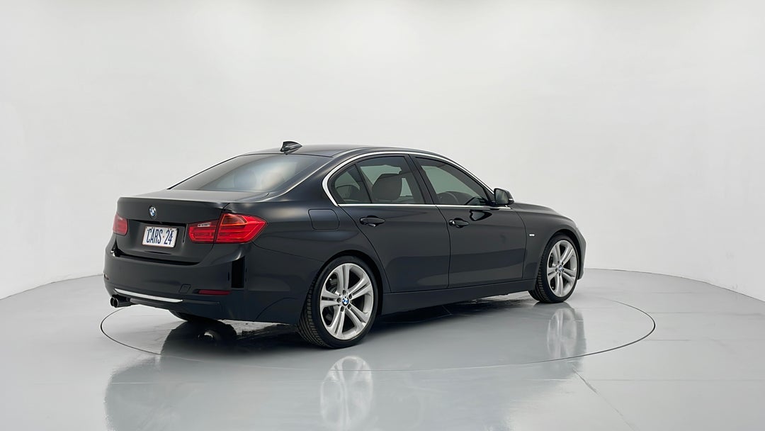 Right Back Diagonal (45- Degree) View