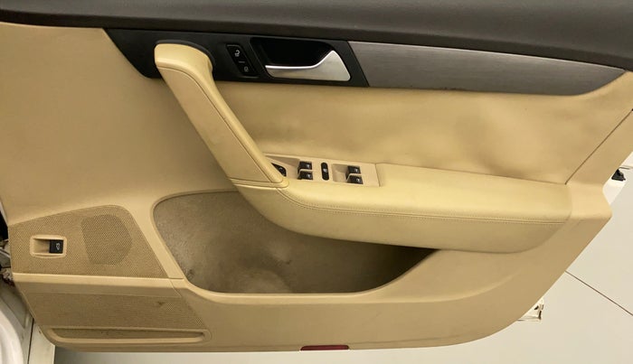 2012 Volkswagen Passat COMFORTLINE 2.0 TDI MT, Diesel, Manual, 90,379 km, Driver Side Door Panels Control