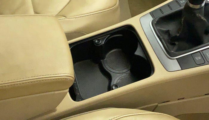 2012 Volkswagen Passat COMFORTLINE 2.0 TDI MT, Diesel, Manual, 90,379 km, Dashboard - Cup holder has minor damage