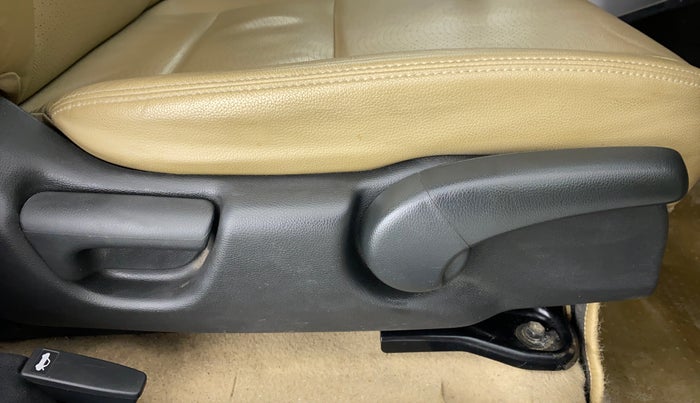 2014 Honda City VX CVT PETROL, Petrol, Automatic, 33,611 km, Driver Side Adjustment Panel