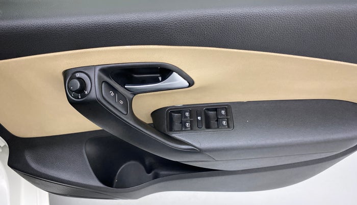 2017 Volkswagen Polo HIGHLINE1.2L PETROL, Petrol, Manual, 46,110 km, Driver Side Door Panels Control