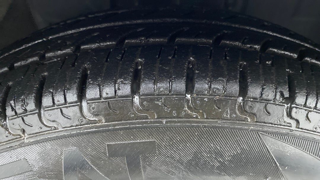 Right Front Tyre Tread