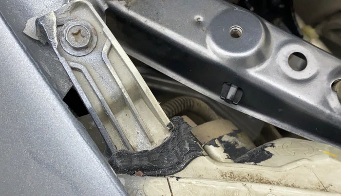 2015 Toyota Etios G, Petrol, Manual, 94,688 km, Right headlight - Clamp has minor damage